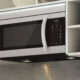 Free Up Your Counter Space With Best Under Cabinet Microwave Ovens